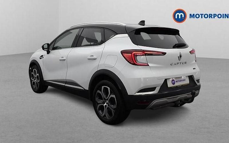Used Renault Captur Techno 160 HP (117 kW) 2023 White/black SUV