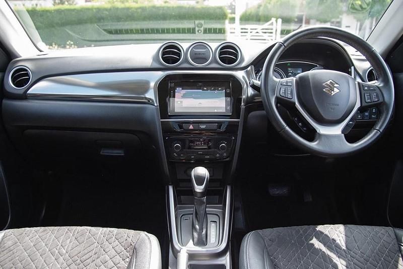Gebraucht Suzuki Vitara SZ5 116 PS (85 kW) 2023 Grau SUV