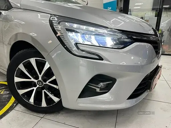 Used Renault Clio V Iconic 2020 Silver Hatchback
