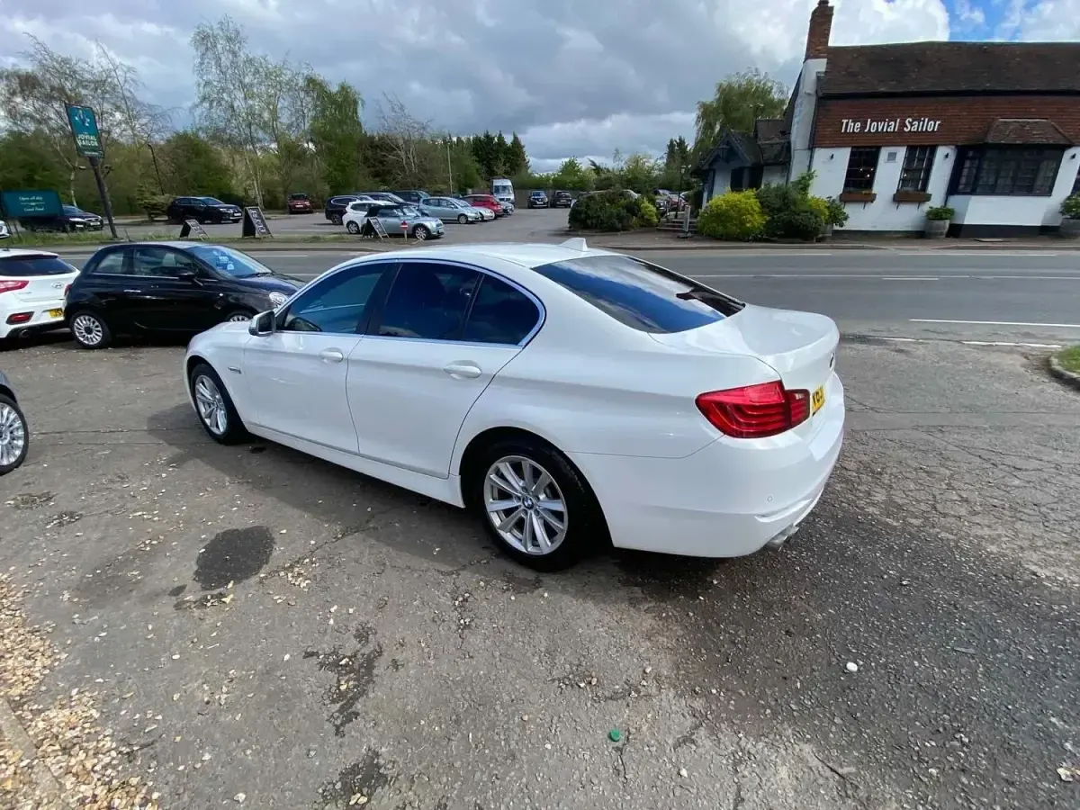 Begagnad BMW 520 Advantage 2013 Vit Sedan