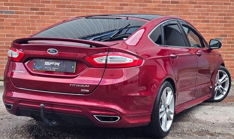 Used Ford Mondeo Titanium 2015 Red Hatchback