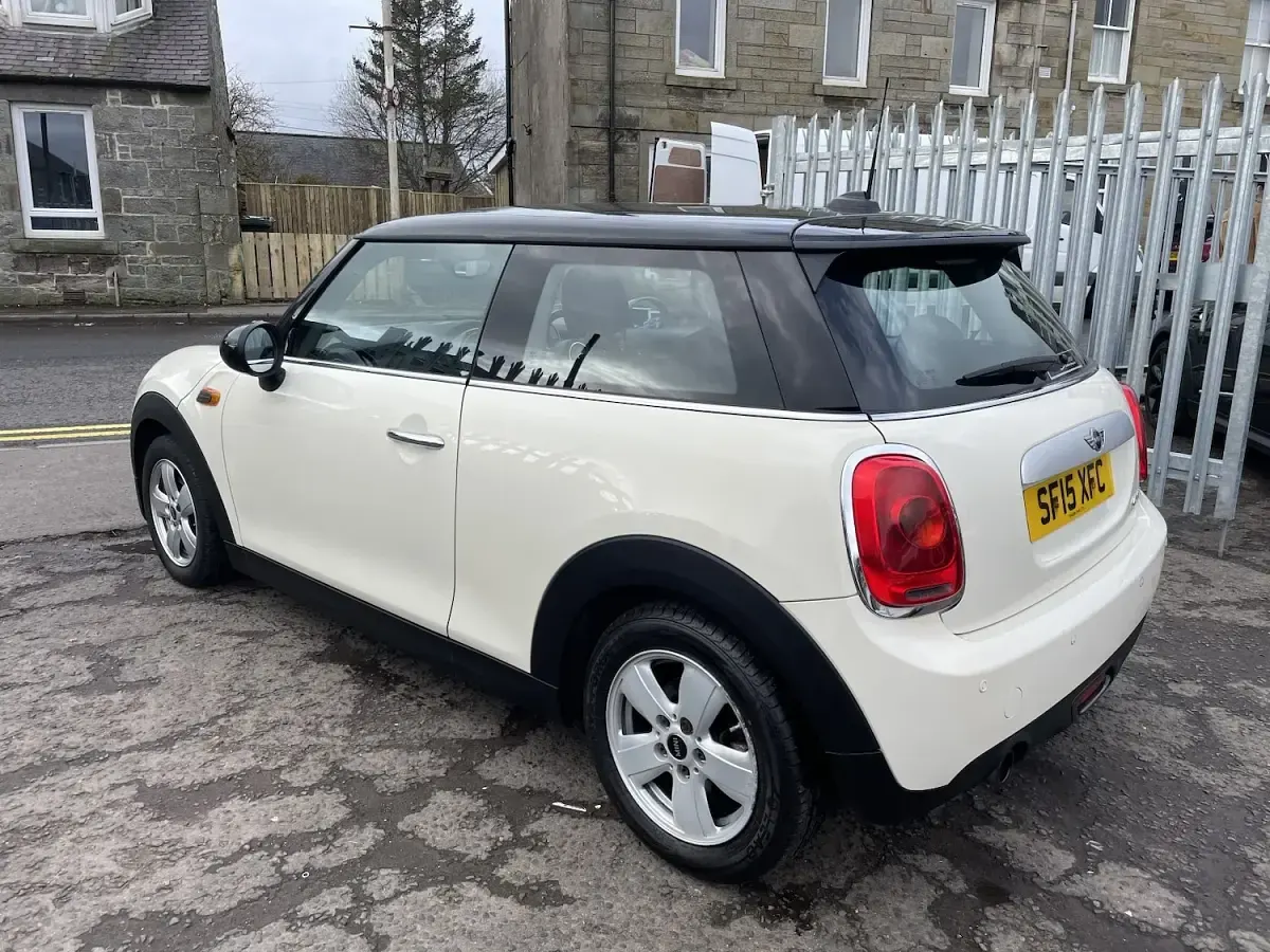 Used Mini Cooper Hatch 136 HP (100 kW) 2015 White Hatchback