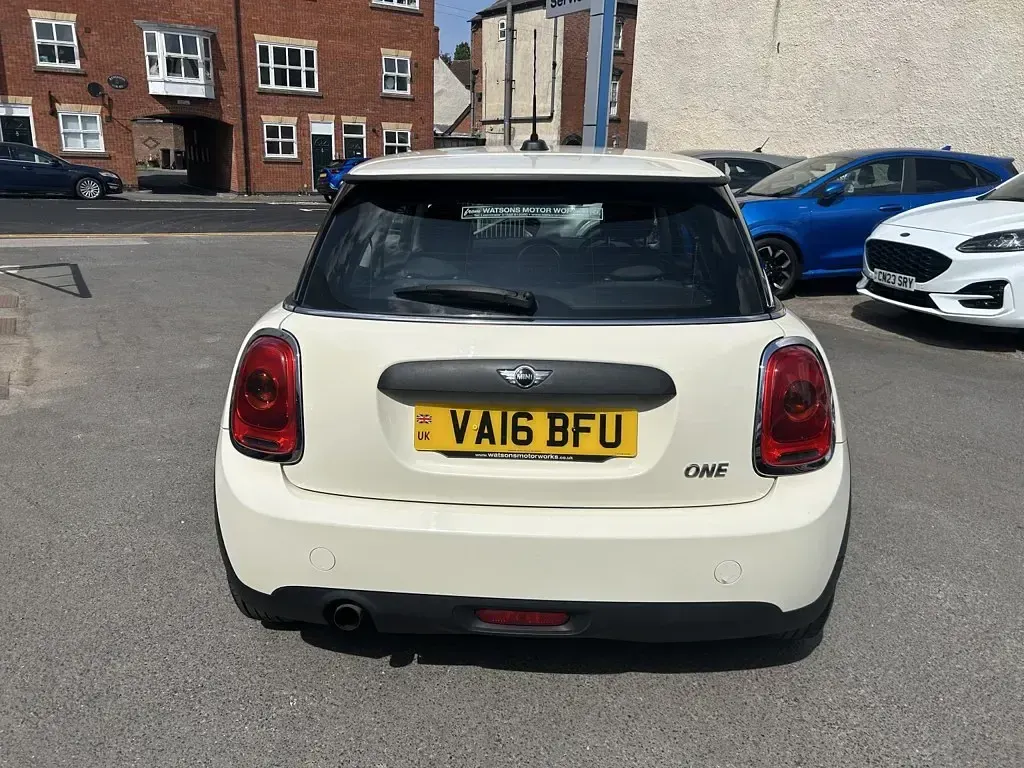 Used Mini ONE Hatch 102 HP (75 kW) 2016 White Hatchback