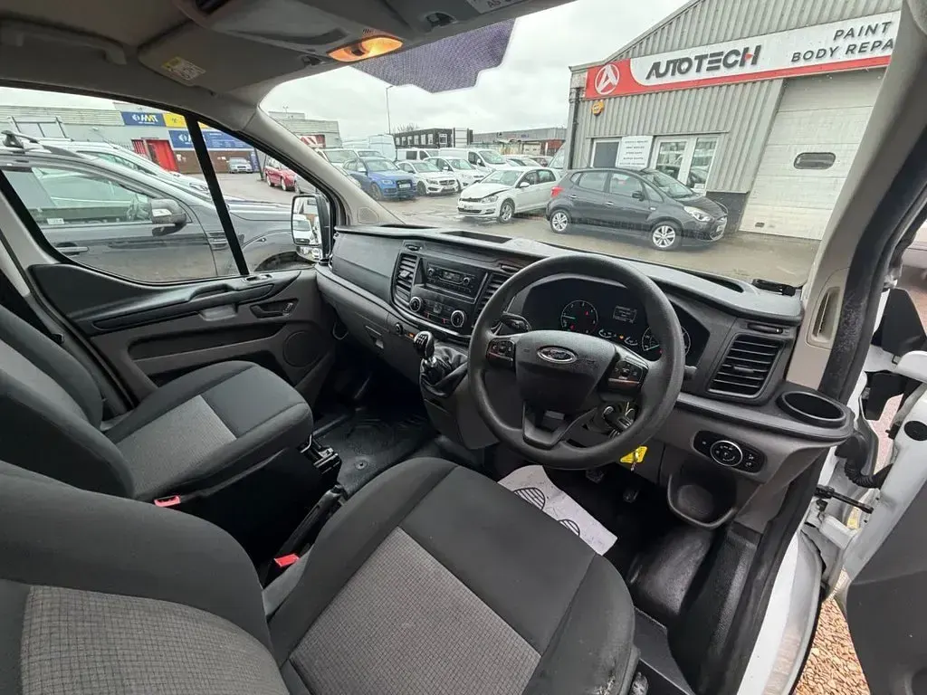 Used Ford Transit Custom 105 HP (77 kW) 2018 White Van