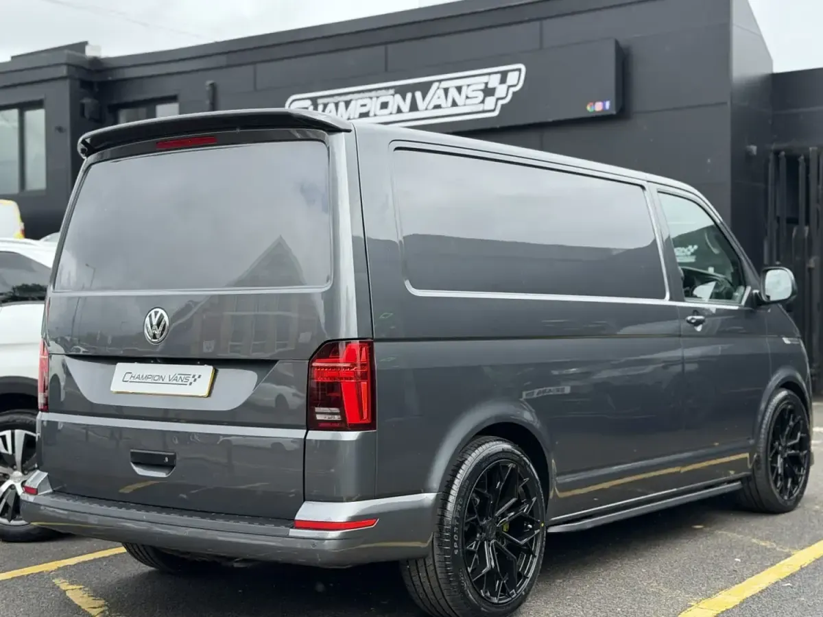 Begagnad VW Transporter Highline 2022 Grå Van