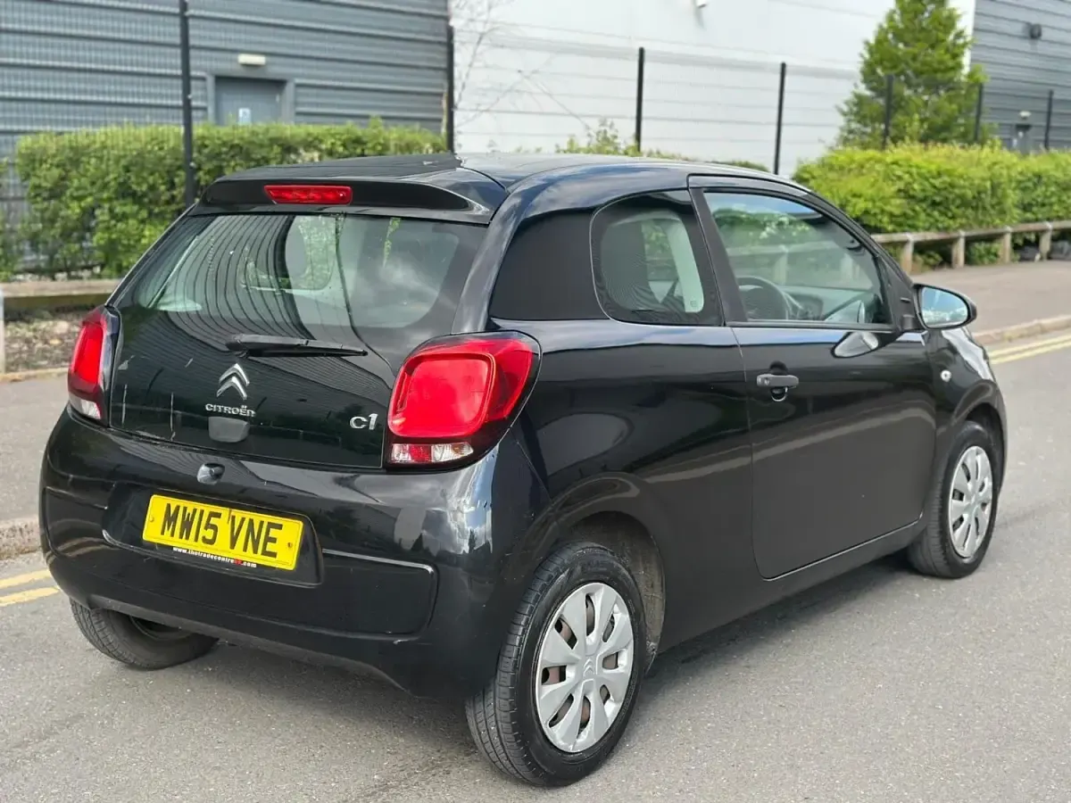 Usado Citroën C1 Touch 68 CV (50 kW) 2015 Negro Utilitario