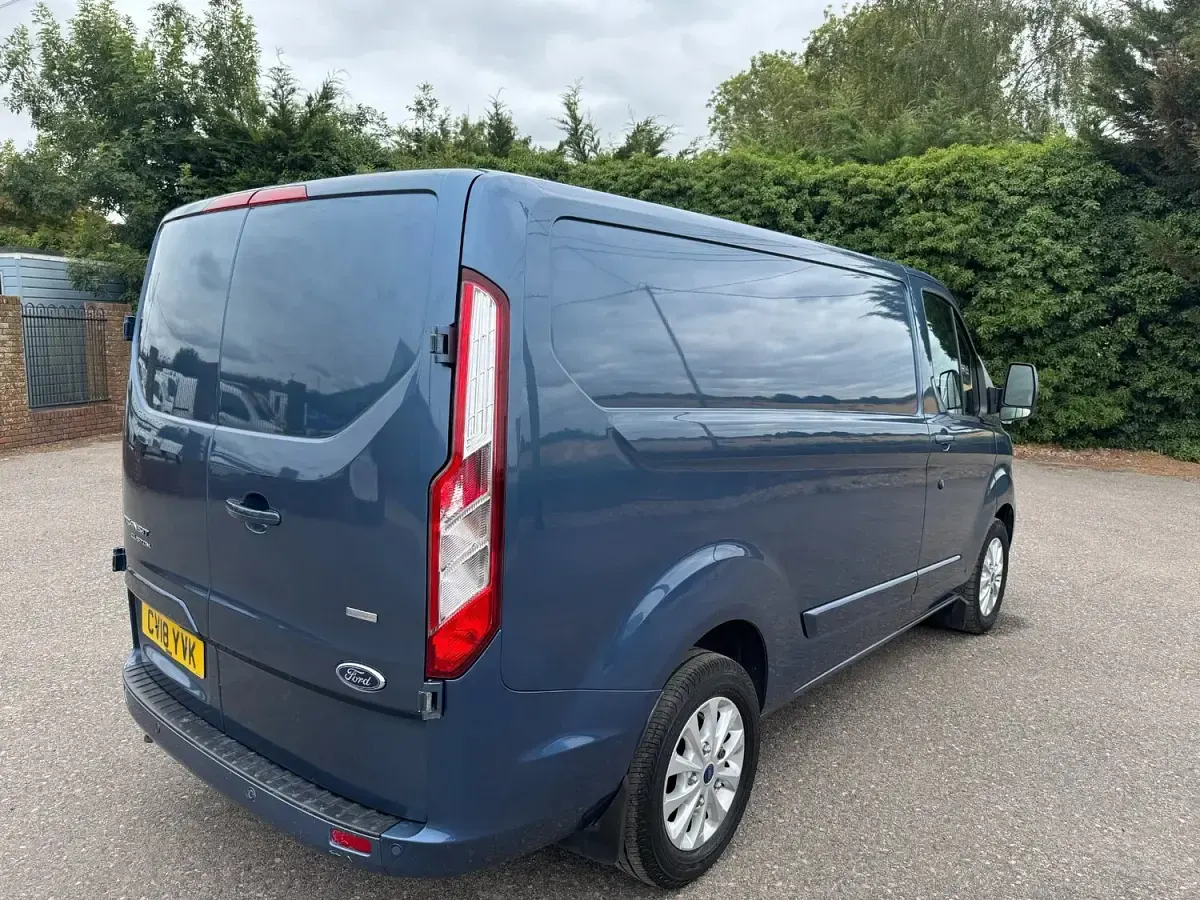 Used Ford Transit Custom Limited 130 HP (95 kW) 2018 Blue Van