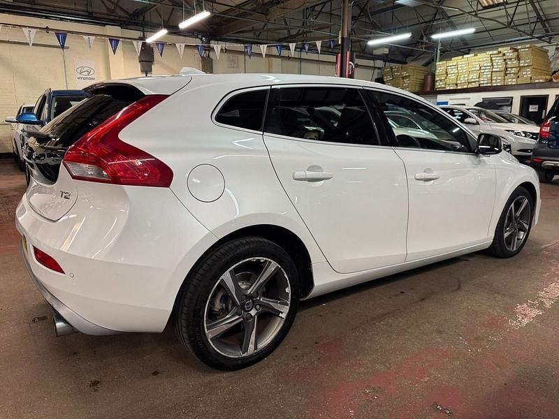 Used Volvo V40 R-Design 2015 White Hatchback