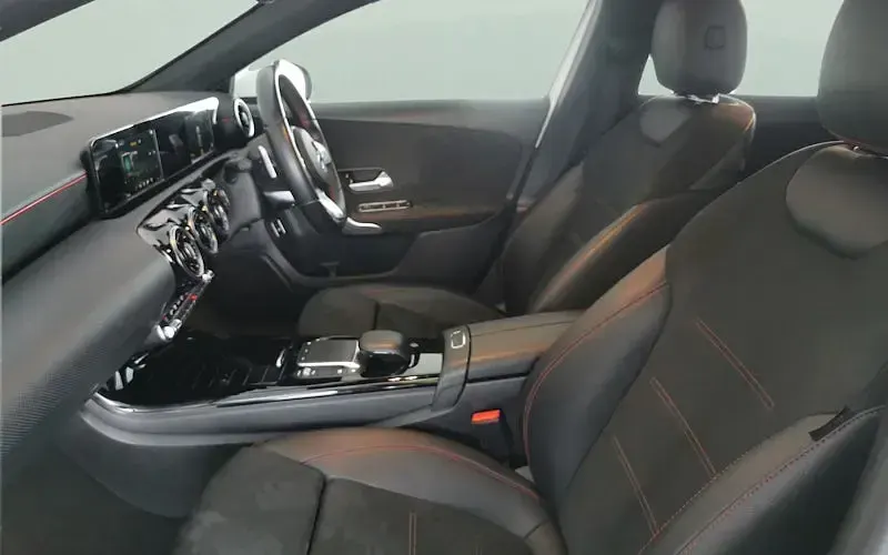Begagnad Mercedes A180 AMG line 116 HK (85 kW) 2020 Vit Sedan