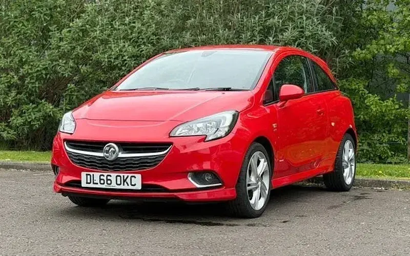 Used Vauxhall Corsa SRi 101 HP (74 kW) 2016 Red Hatchback