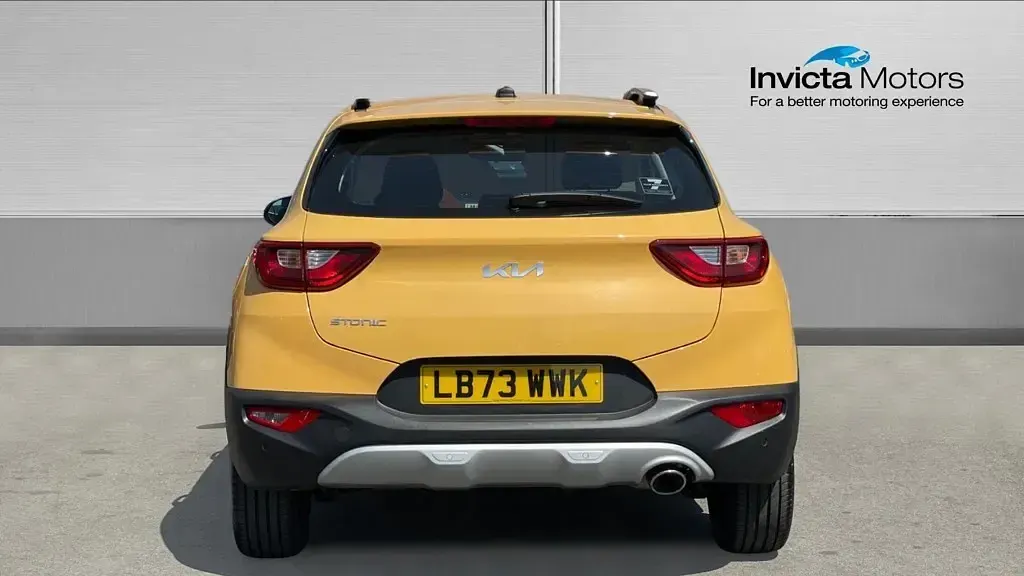 Used Kia Stonic 99 HP (72 kW) 2023 Yellow SUV