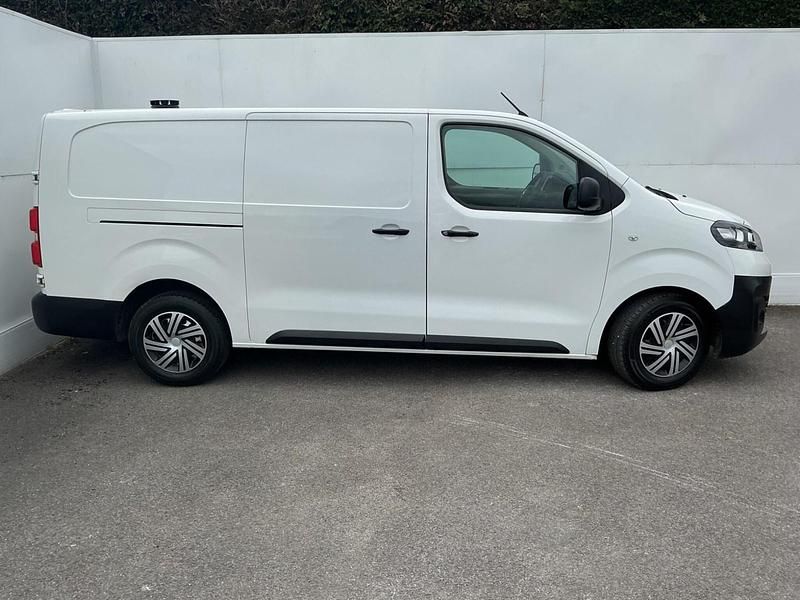Used Vauxhall Vivaro 100 HP (73 kW) 2020 White MPV