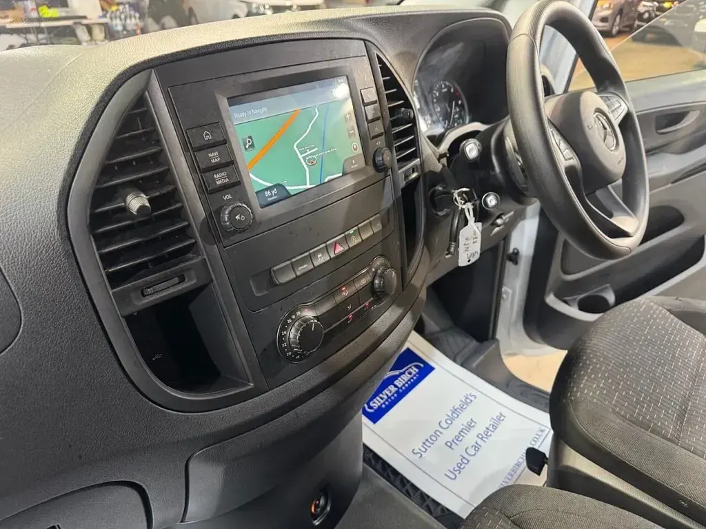 Used Mercedes Vito Progressive 136 HP (100 kW) 2022 White Van