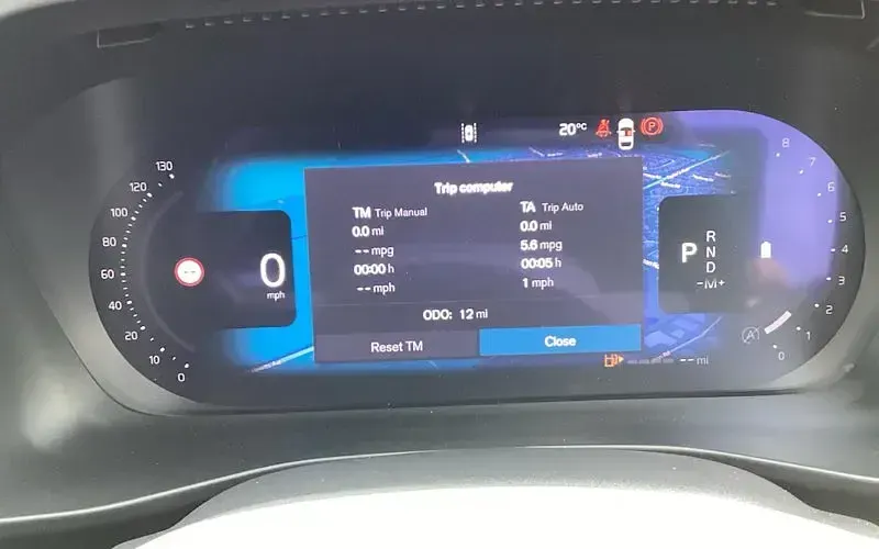 New Volvo XC40 Plus 163 HP (119 kW) 2027 Silver SUV