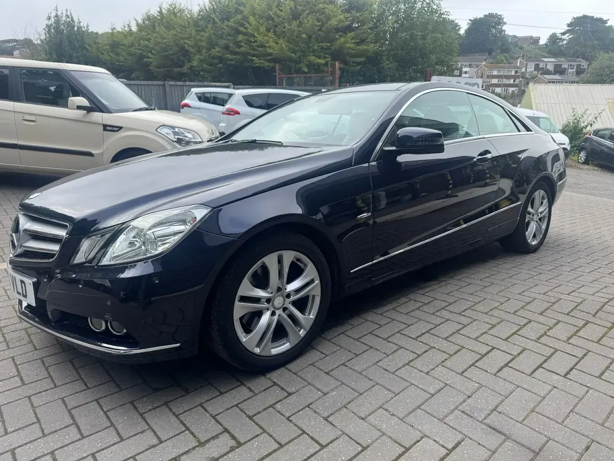 Used Mercedes E250 SE 2010 Blue Coupe