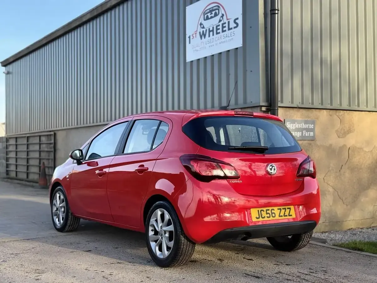 Used Vauxhall Corsa SRi 100 HP (73 kW) 2017 Red Hatchback