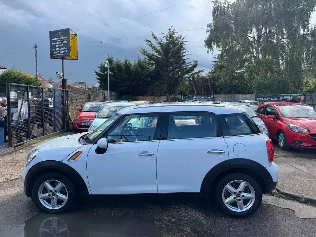 Used Mini Cooper D 2013 White Hatchback