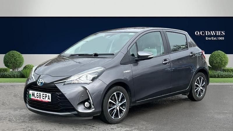 Used Toyota Yaris Hybrid 100 HP (73 kW) 2018 Grey Hatchback