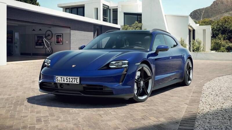 Gentian blue metallic Used 2022 Porsche Taycan 4S Sport Turismo Sedan | £63,990 (Fair price) - Image 1/4