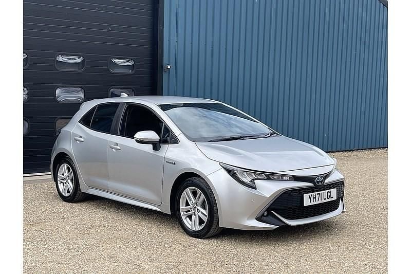 Begagnad Toyota Corolla 122 HK (89 kW) 2021 Silver Halvkombi
