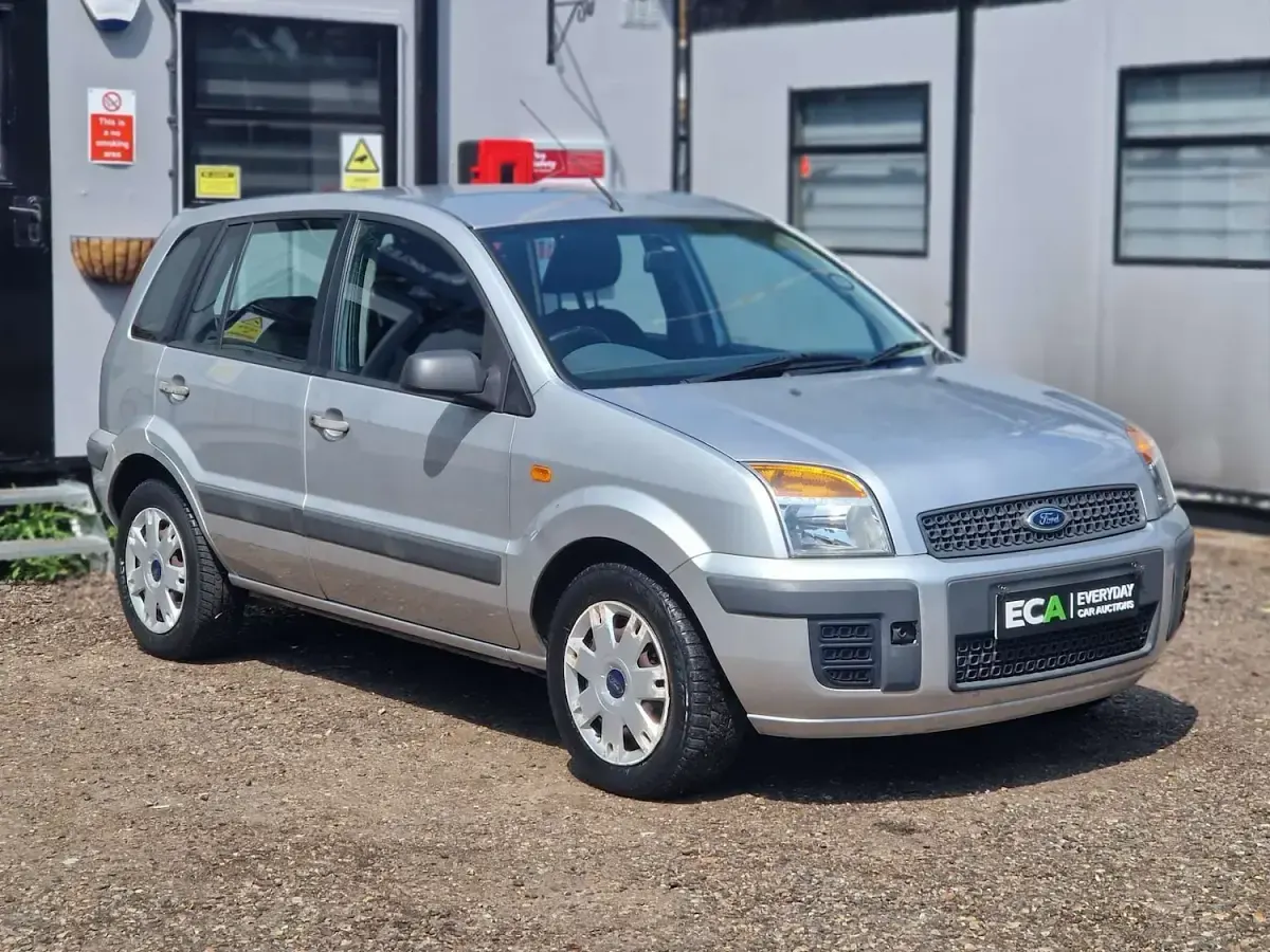 Used Ford Fusion Style 79 HP (58 kW) 2009 Silver Hatchback
