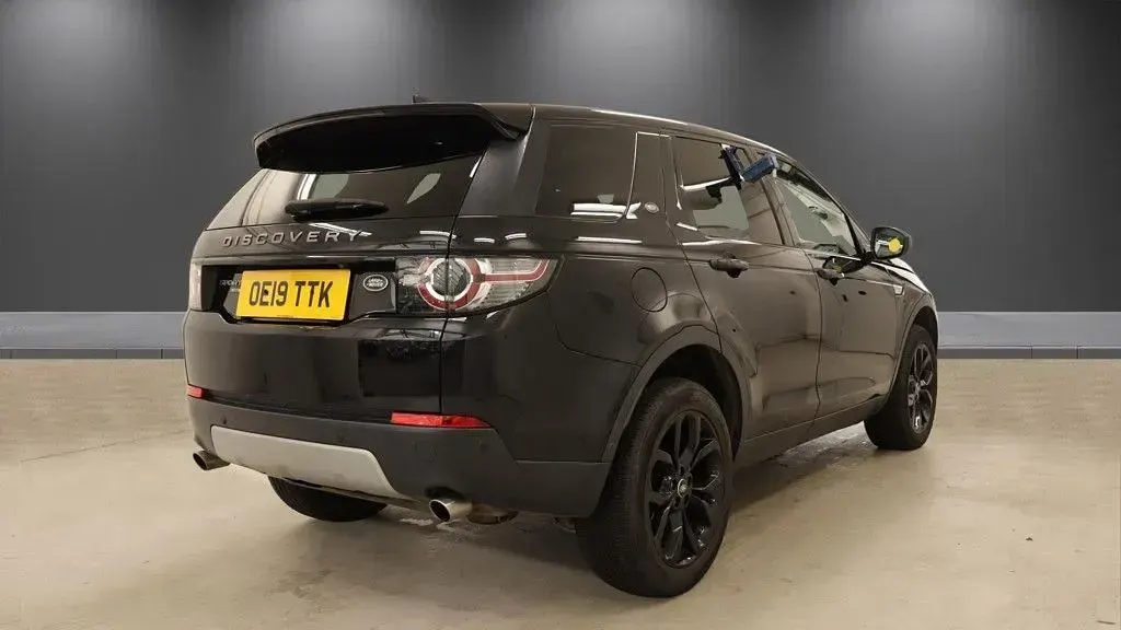 Used Land Rover Discovery Sport HSE 180 HP (132 kW) 2019 Black SUV