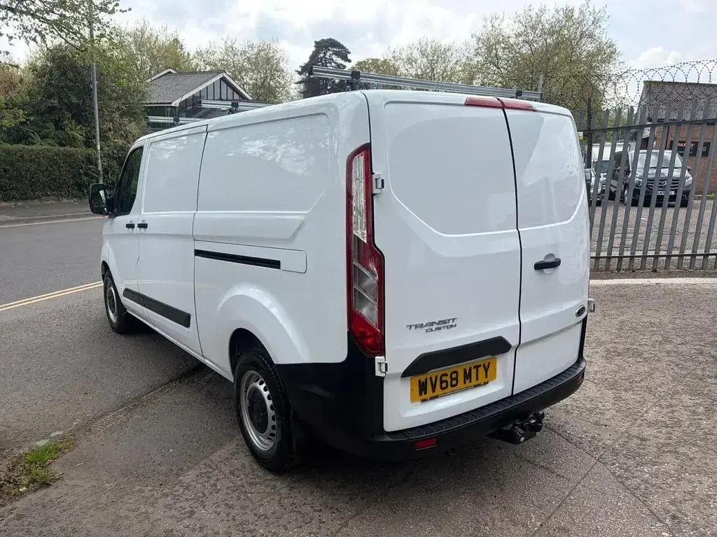 Used Ford Transit Custom 105 HP (77 kW) 2018 White Van