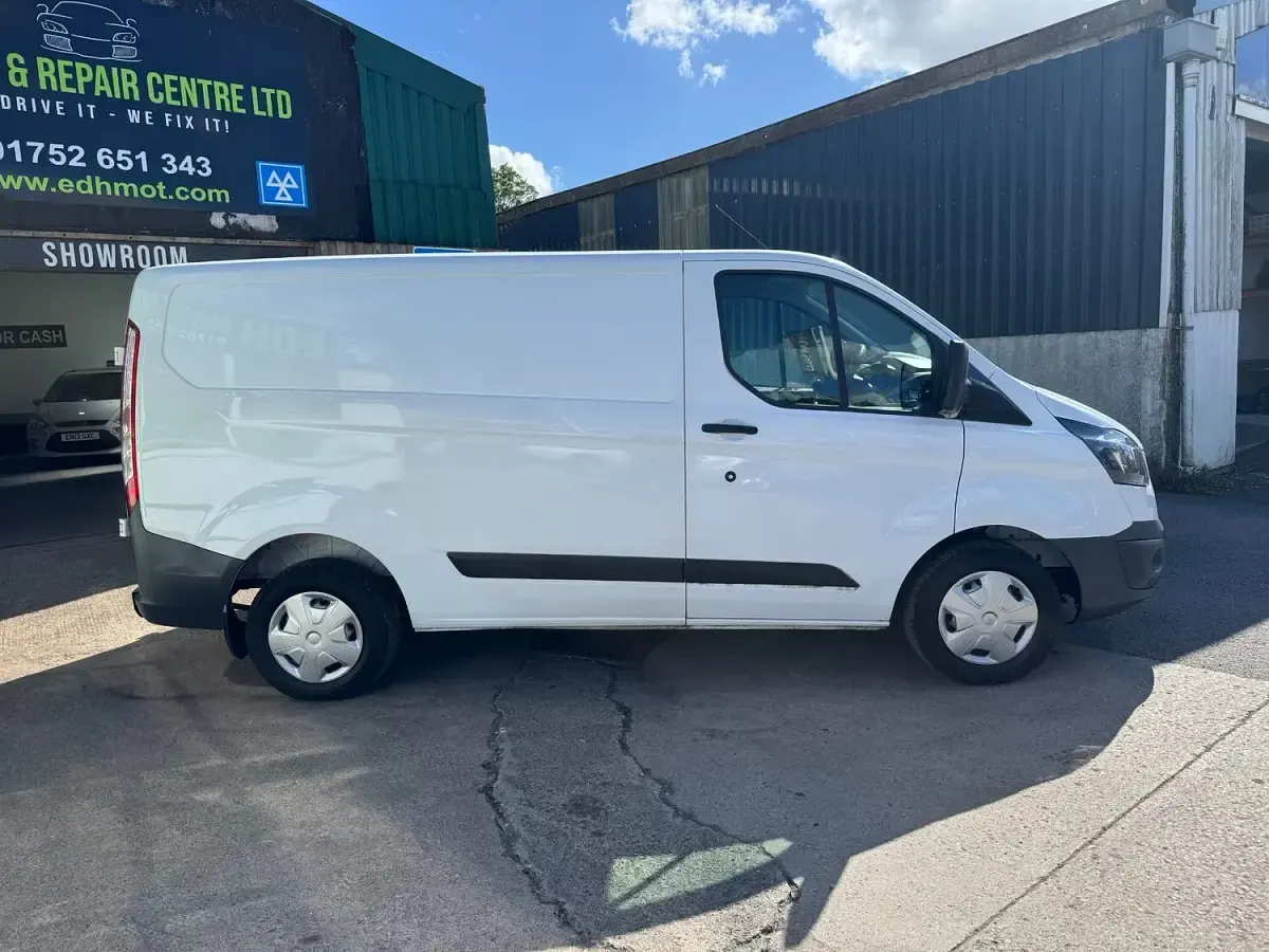 Used Ford Transit Custom 100 HP (73 kW) 2016 White Van