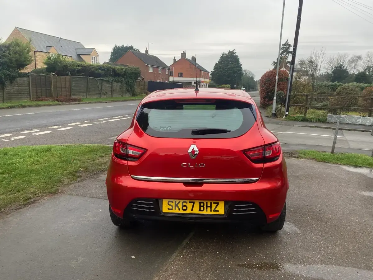 Used Renault Clio Dynamique 75 HP (55 kW) 2017 Red Hatchback