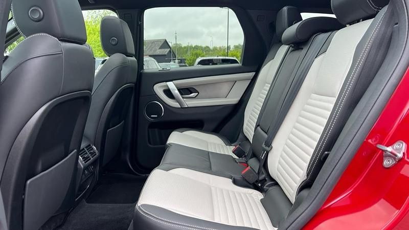 Second-hand Land Rover Discovery Sport HSE Dynamic 204 CP (150 kW) 2024 Roșu SUV