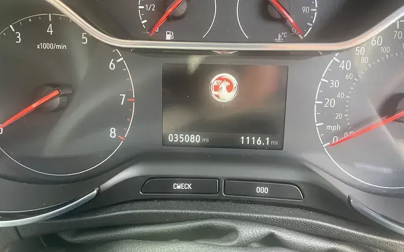 Used Vauxhall Crossland X Elite 131 HP (96 kW) 2020 White SUV