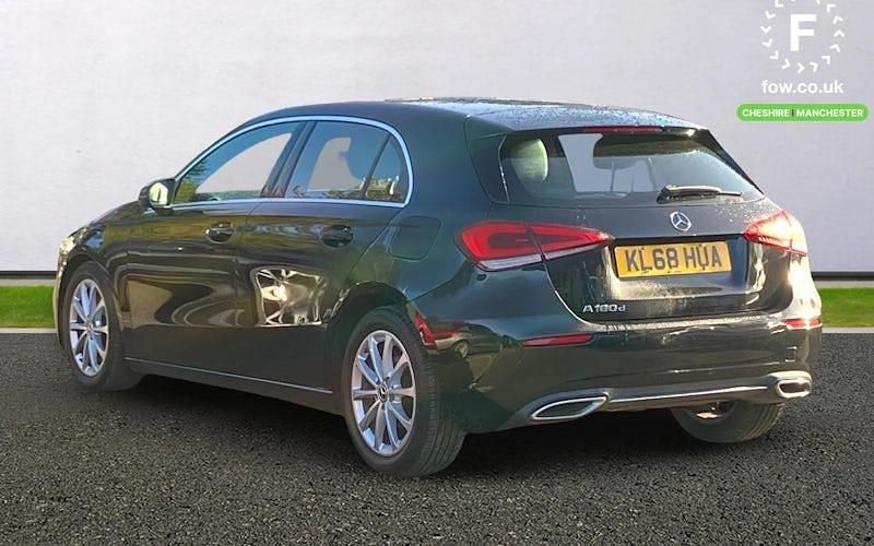 Usado Mercedes A180 Luxury 116 HP (85 kW) 2019 Preto Citadino