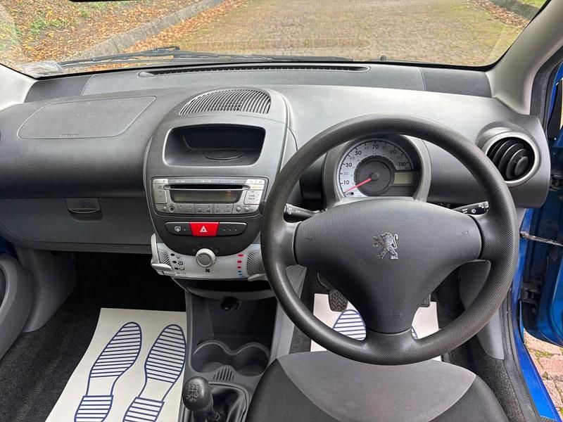 Used Peugeot 107 68 HP (50 kW) 2012 Blue Hatchback