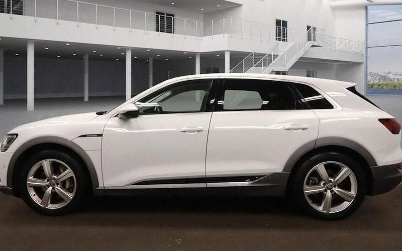 Used Audi e-tron Design 230 kW (313 HP) 2022 SUV