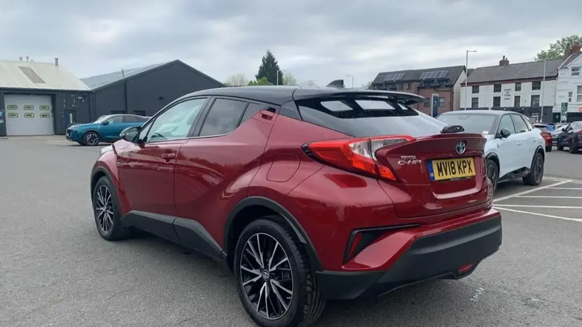 Begagnad Toyota C-HR Edition 120 HK (88 kW) 2018 Röd SUV