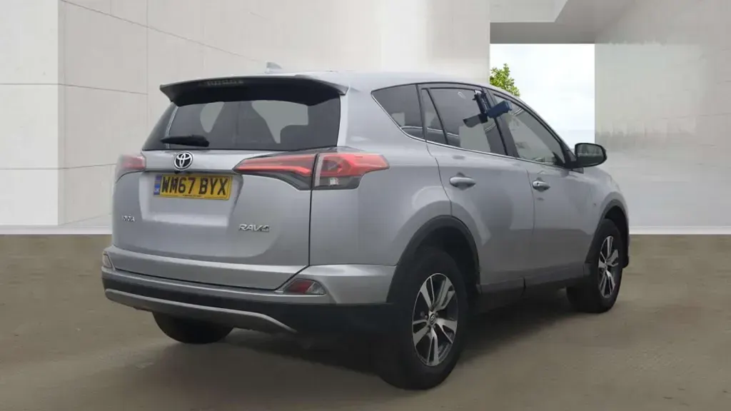 Used Toyota RAV4 Business Edition 143 HP (105 kW) 2017 Silver SUV