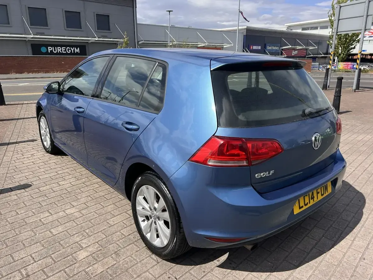 Used VW Golf VII SE 105 HP (77 kW) 2014 Blue Hatchback