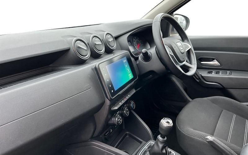 Used Dacia Duster Comfort 90 HP (66 kW) 2022 White SUV