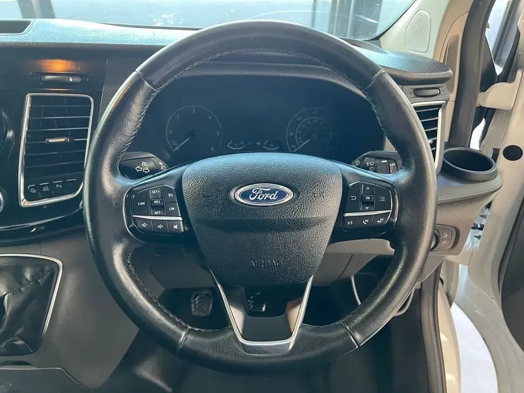 Used Ford Transit Custom Limited 170 HP (125 kW) 2020 White Van
