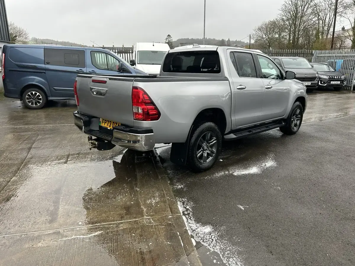 Used Toyota HiLux 150 HP (110 kW) 2023 Silver Pickup