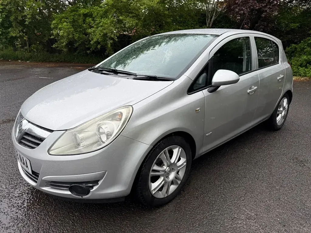 Usado Vauxhall Corsa Club 89 HP (65 kW) 2008 Prateado Citadino