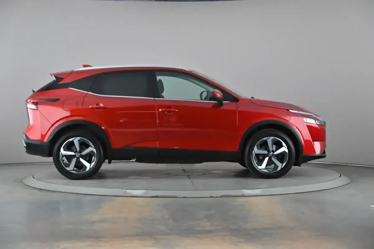 Used Nissan Qashqai N-Connecta 158 HP (116 kW) 2023 Red SUV