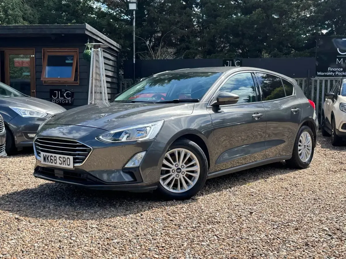 Used Ford Focus Titanium 125 HP (91 kW) 2018 Grey Hatchback
