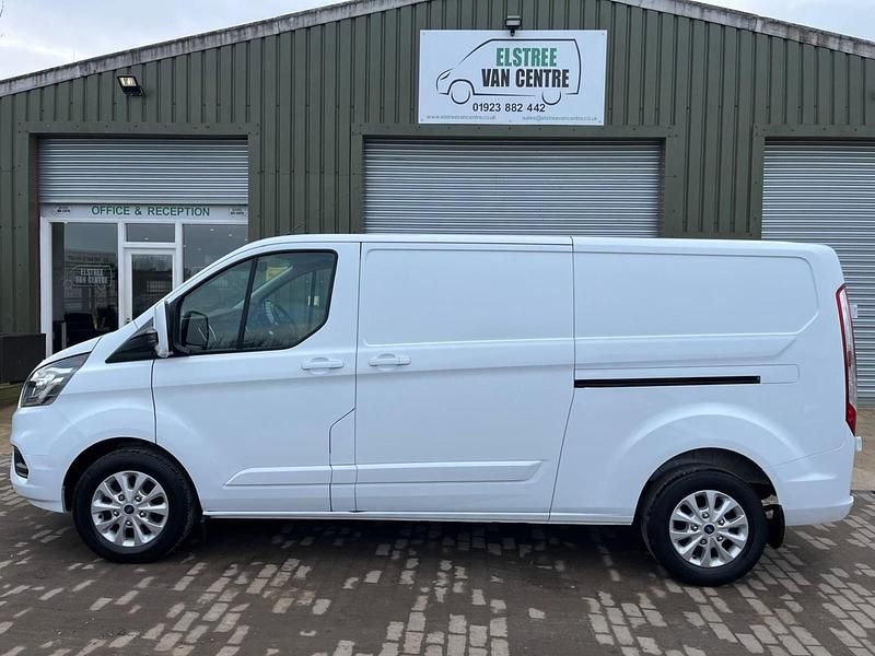 Begagnad Ford Transit Custom Limited 170 HK (125 kW) 2022 Vit Van
