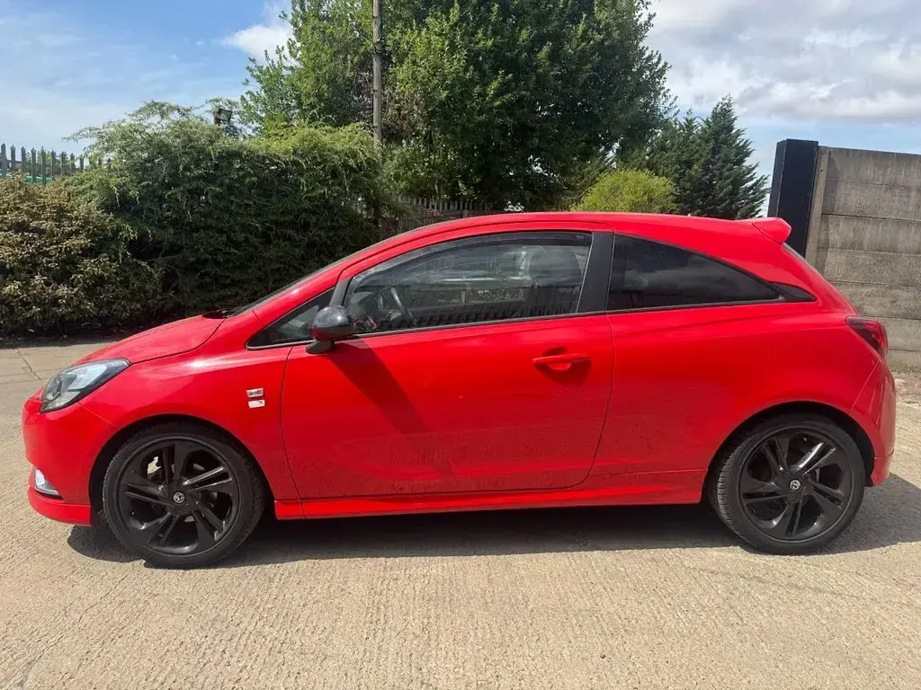 Used Vauxhall Corsa Edition 90 HP (66 kW) 2015 Red Hatchback