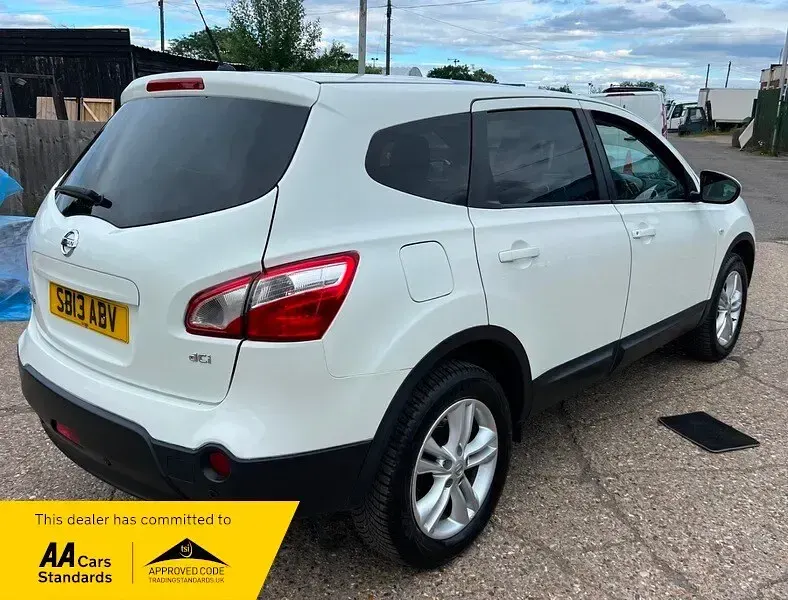Used Nissan Qashqai Acenta+ 110 HP (80 kW) 2013 White SUV