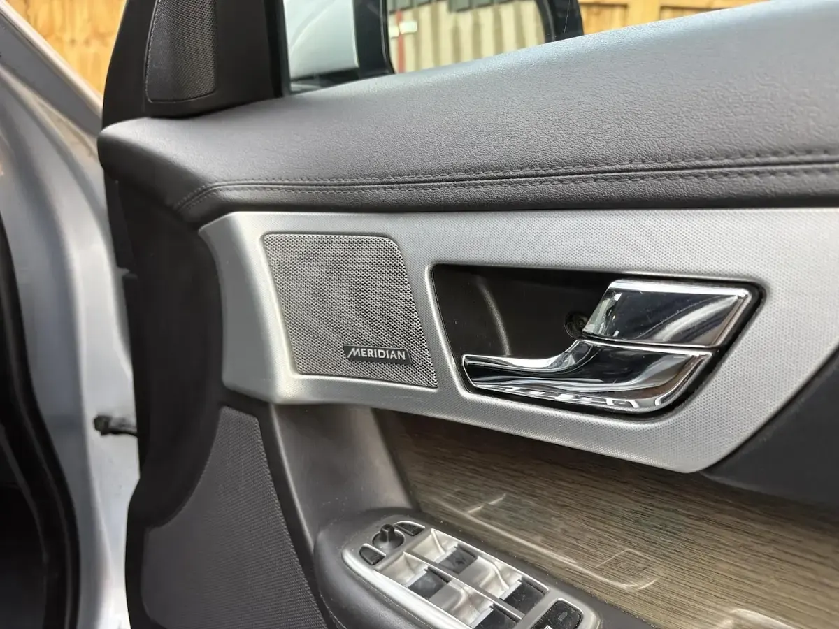 Used Jaguar XF Premium Luxury 200 HP (147 kW) 2014 Silver Sedan