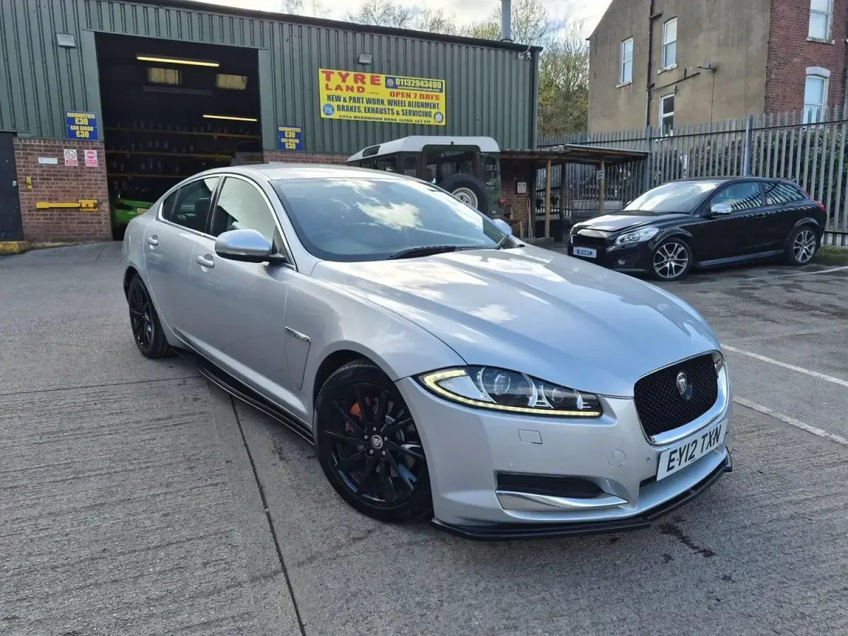 Second-hand Jaguar XF Luxury 2012 Argintiu Berlinǎ