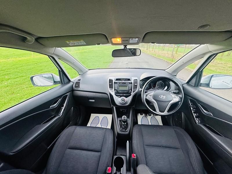 Used Hyundai ix20 SE 90 HP (66 kW) 2016 Silver Hatchback