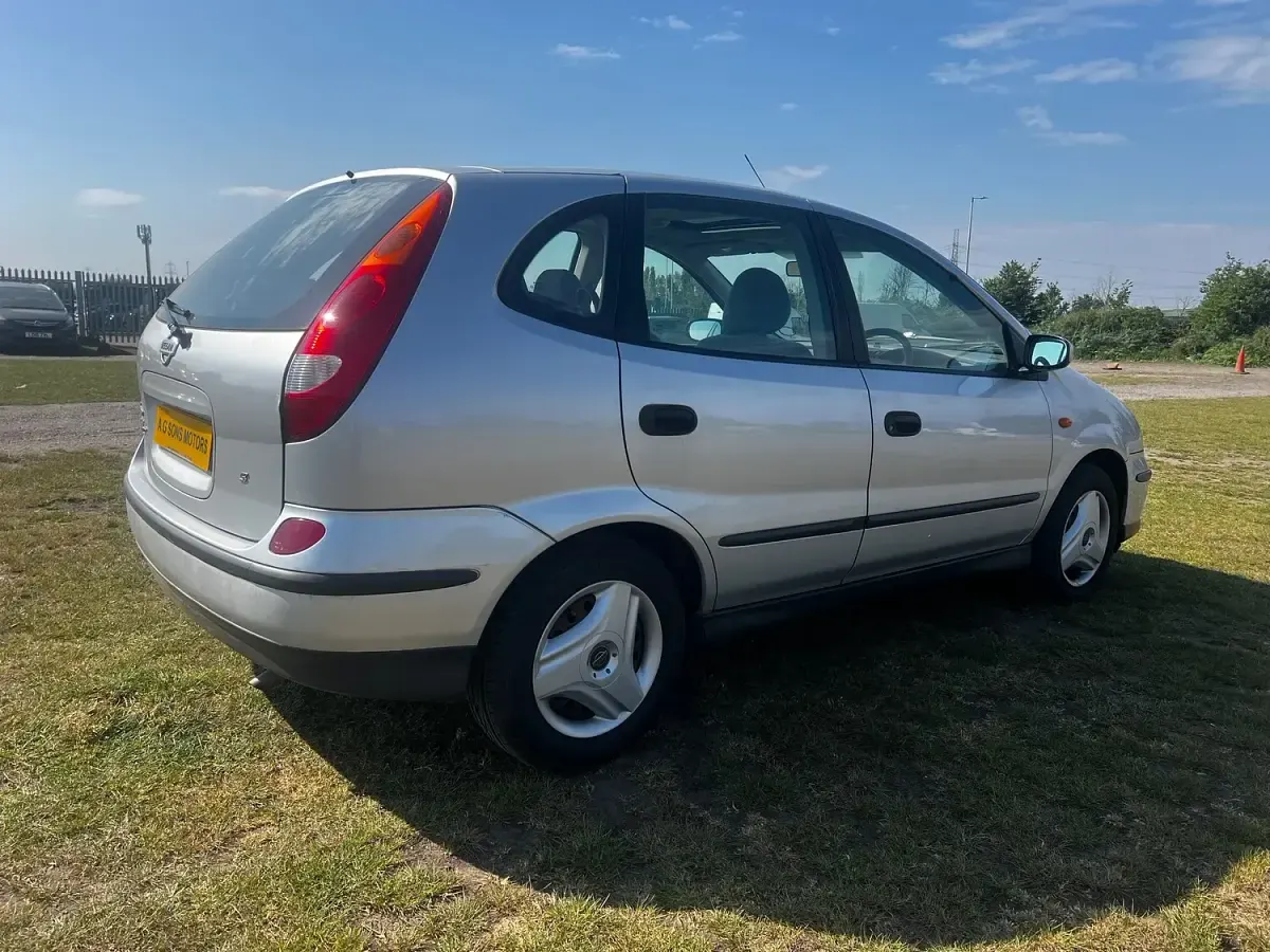 Used Nissan Almera Tino S 114 HP (83 kW) 2003 Silver MPV